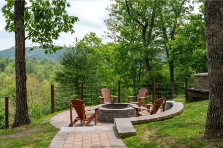 Maple Cottage - Cheery Ridgetop Home in Mt Jackson, 3 Acres and Mtn Views