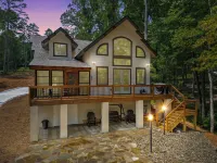 NEW Charming family friendly 3-bedroom cabin on serene Lake Keowee with Dock