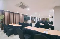 Horison Suite & Residences Iswara Bekasi Hotels in Rawalumbu