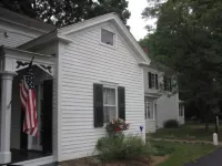 A Haven of Rest in Stately Historic Home Cozy 2nd floor Suite.
