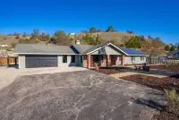 Spacious 4BR RanchHome w/2FirePits