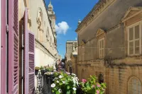 Mdina Main Square Duplex in City walls•Unique Balcony with Cathedral &City Views Hotels in Mdina