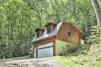Fire Pit & Forest Views: Secluded Murphy Cabin! - Wifi