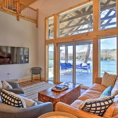 Idyllic Cotter Escape Steps to White River!