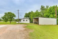 Granbury Home w/ Lake Views ~ 6 Mi to Boat Launch! - 2-Star