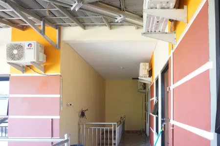 RedDoorz Near Stasiun Kroya Отели в г. Kroya