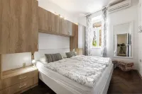 Apartments Kirigin Hotels near Island of Lokrum