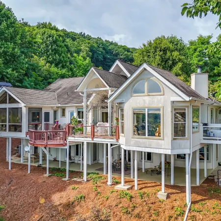 Million-Dollar Views & Patio: Hiawassee Hideaway