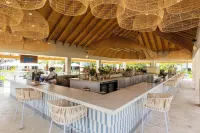Viva Miches by Wyndham, a Trademark All Inclusive Resort - Bar