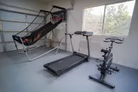 The River's Edge - Private Home with River Access and Spa