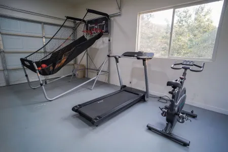 The River's Edge - Private Home with River Access and Spa