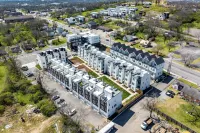 New Build 2 Condos Minutes From Downtown Nashville Dining & Entertainment