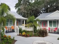 Key West Style Cottage - with pool/hot-tub