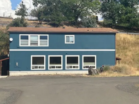 Spacious duplex unit with a stunning mountain view in Joseph ~~SAUNA~~