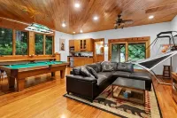 Bearadise Mt. Rainier: SAUNA, Hot Tub, Games, Movies