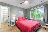 Leeloos on the Lake Sleeps 12