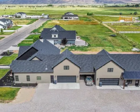 Cozy Cottage Inn sets in the heart of ATV trails and 3 National Parks. โรงแรมในริชฟิลด์