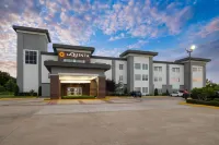 La Quinta Inn & Suites by Wyndham Muskogee - parking