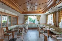 Beverly Alps Hotel & Spa فنادق في Pinzolo