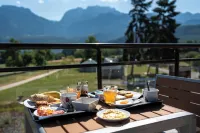 Le Pré du Lac Hotels in Duingt