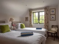 Ryeworth Cottage Hotels in Kingham