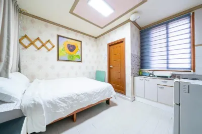 Taean Yeongmokhang Solbit Pension Hotel dekat Yeongmokhang Port