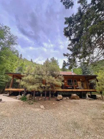 Outdoor Tub and Charming Spaces - Idyllic Secluded Retreat