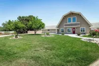 Huge Private Guest suite w/ jet tub in great neighborhood near attractions