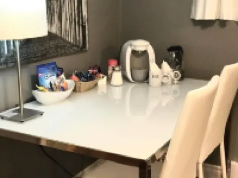 Ultra-clean basement apartment near Montreal airport! Hotels in Dorval