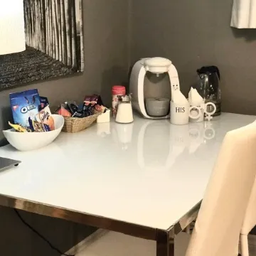 Ultra-clean basement apartment near Montreal airport!