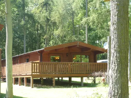 Luxurious 3 Bed Log Cabin Holiday Lodge in Louth, Lincolnshire (3B Sleeps6)