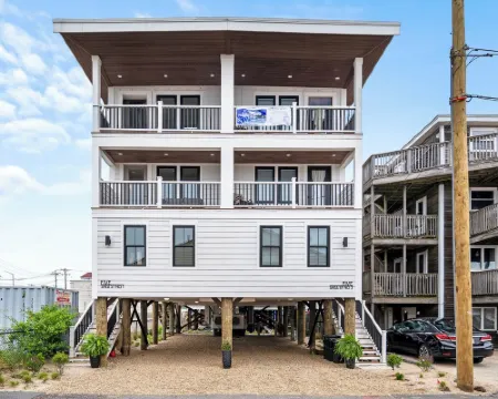 Casablanca-Luxury Retreat/2 Kings/Steps to Beach/PetFriendly Hotels in Salisbury