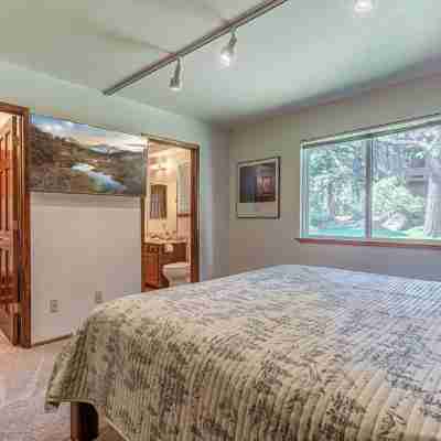 Fabulous Mountain Condo near Mammoth Creek, 2 Bedrooms + Loft / 3 Baths, 5 beds Rooms