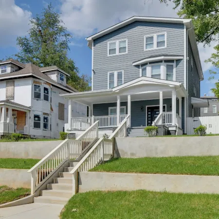 5 Mi to Inner Harbor Expansive Family Getaway