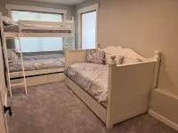 Sun Cove - Lake Entiat - 4 bedroom + fenced yard + Lake and Mountain views