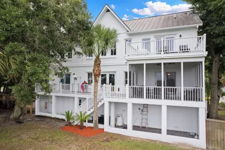 On the Golf course, Intracoastal Water views Luxurious Spa-like romantic retreat