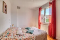 3-bedroom house with garden and garage near town center and train station. Hotels in Pamiers