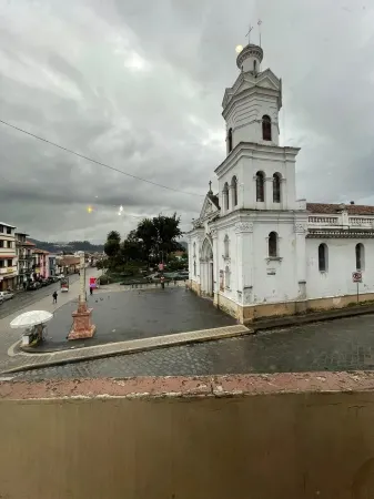 Spacious 3-bedroom condo in marvelous Cuenca with WiFi