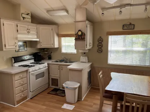 Best location in point Sebago! Walk to beach and restaurants! Hotels in Casco