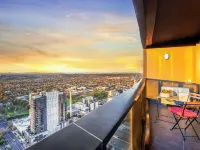 Highrise Skyline Spectacular View Luxury 2B2B1P Hotels in Box Hill