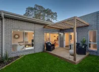 Close to the Coast & GMHBA stadium Belmont Hotels in Belmont