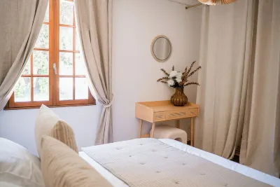 Cotignac en famille - the perfect setting for your vacation La Cassole附近的飯店