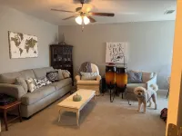 Charming 3-bedroom townhome with WiFi and AC in Auburn