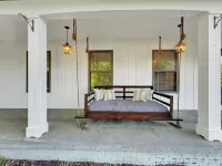 3-BR 8 Guests Modern Ranch on 1/2 acre