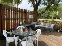 Rapid River Retreat! Home sleeps 6, garage, fire pit Hotels in Clearwater Township