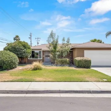 Elegant Hot tub l Fire Pit l BBQ l Oldtown Clovis