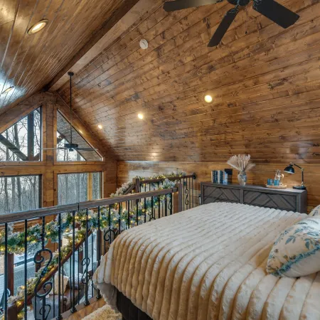 Couple's Getaway in Stoney Creek at Wintergreen!