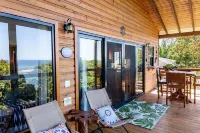 Sea Views, Pool, 5min walk to beach!