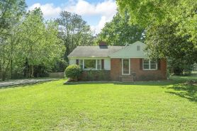 Bright, Cozy, and Just Minutes to the Best of Raleigh