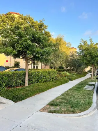 Resort living 3 bedroom modern apt with backyard